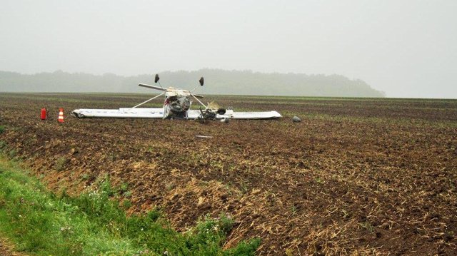 nicht-weit-von-weimar-entfernt-das-flugzeug-landet-nach-einem-ueberschlag-auf-dem-dach-.jpg