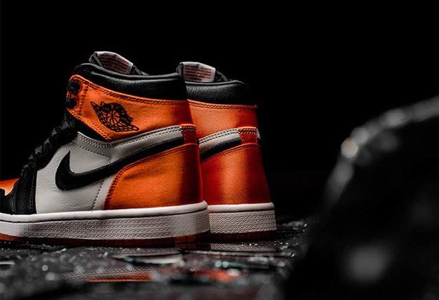 air-jordan-1-retro-satin-orange-shattered-backboard-for-sale-detail-image-(2).jpg