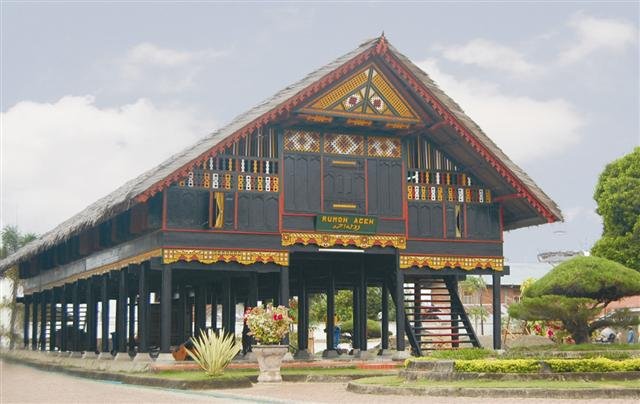 rumah-adat-aceh.jpg