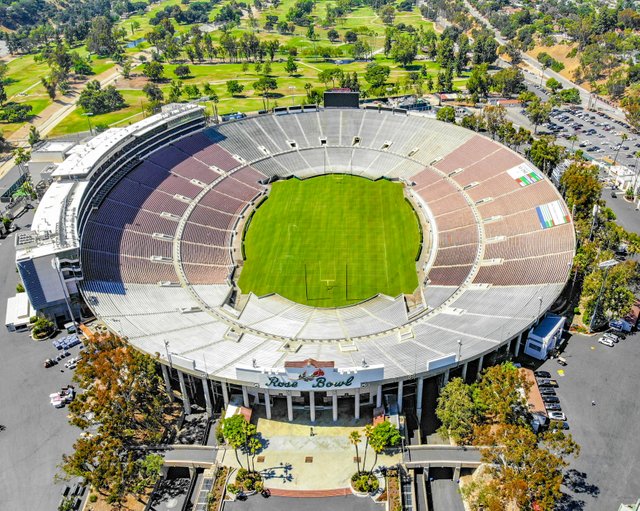 2018.06.17_Over_the_Rose_Bowl,_Pasadena,_CA_USA_0040_(42855674681).jpg