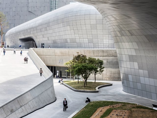 Dongdaemun-Design-Plaza-GettyImages-563003321.jpg