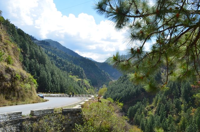 Abbotabad_Nathiagali_road.jpg