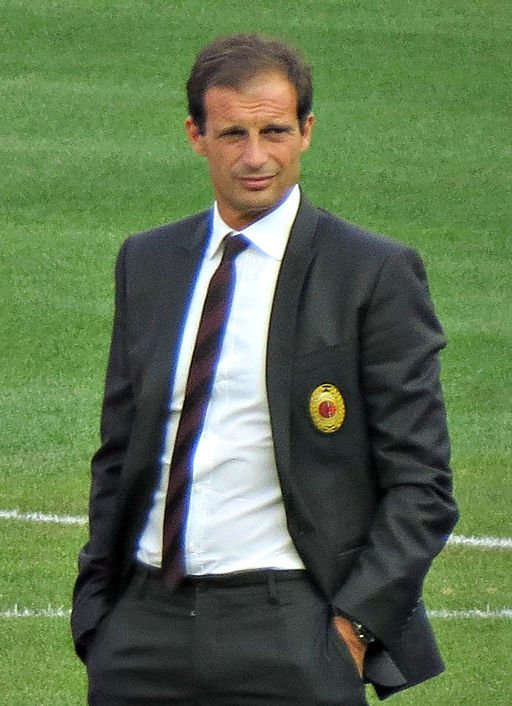 Allegri_with_Milan_players_(cropped)_-_2.jpg