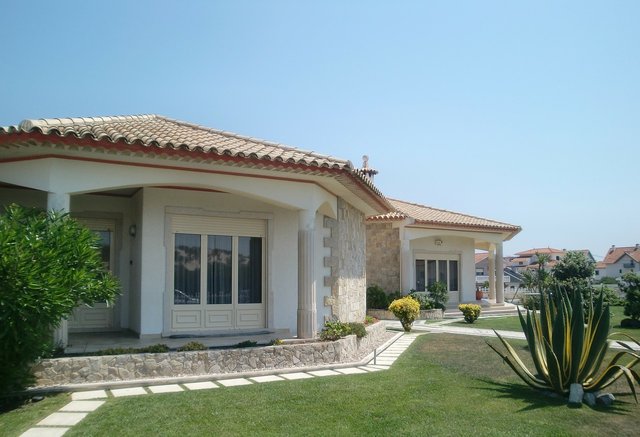 villa-194671_1280.jpg