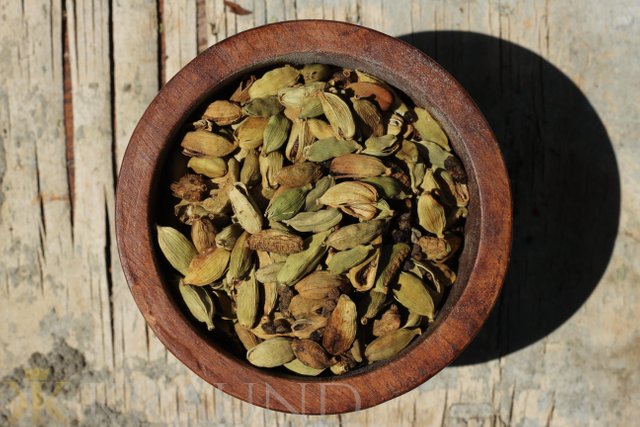 Green Cardamom Pods.jpg