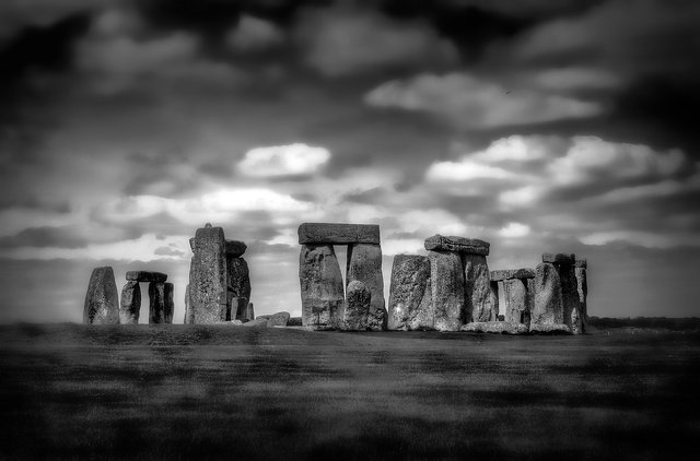 stone-henge-1573342_1920.jpg