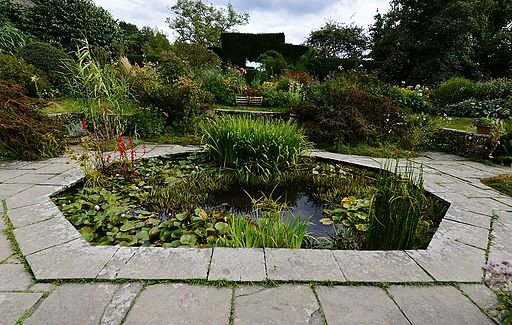 512px-GREAT_DIXTER_GARDEN_The_pond_in_the_sunken_garden.jfif