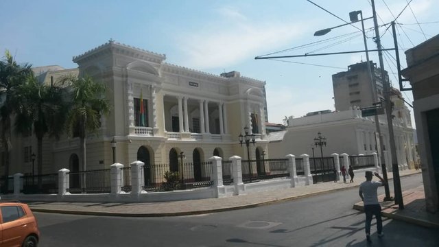Vista lateral Teatro Municipal.jpeg