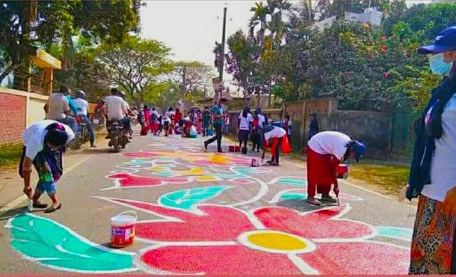 photo-2._worlds_largest_alpona_drawn_with_rainbow_paints_in_gaibandha.jpg