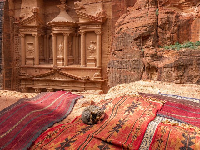 petra-4971956_1920.jpg