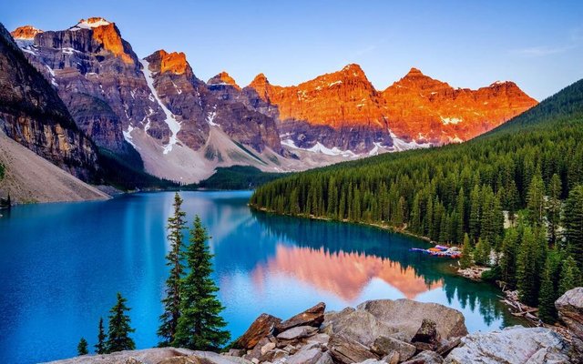 Moraine-Lake-Alberta-No-Cars-1080x675.jpg