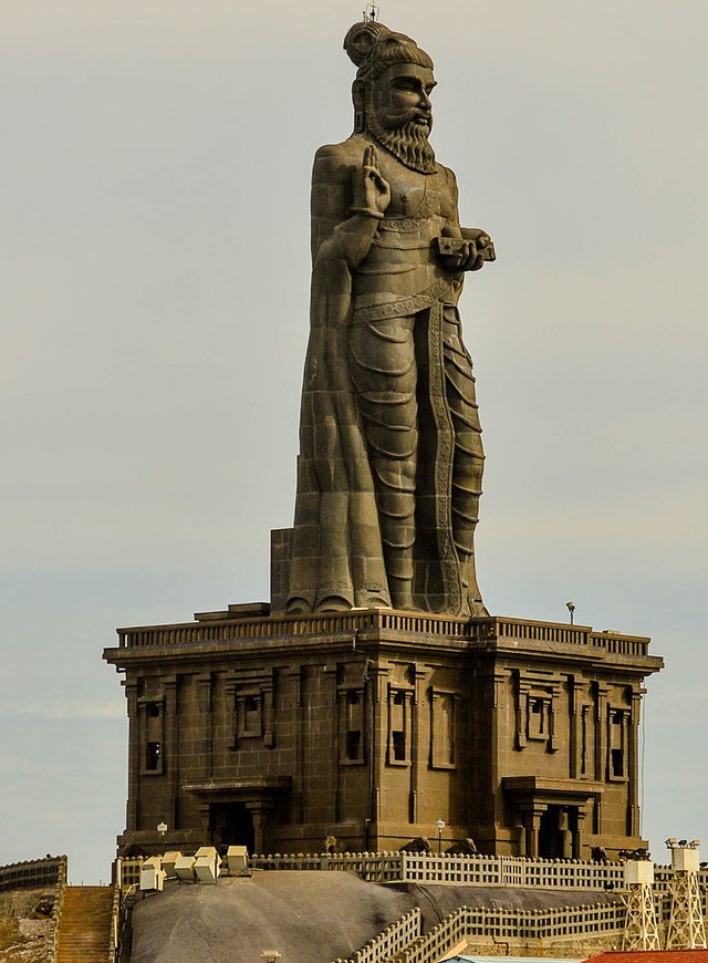 800px-Thiruvalluvar_Statue_at_Kanyakumari_02.jpg