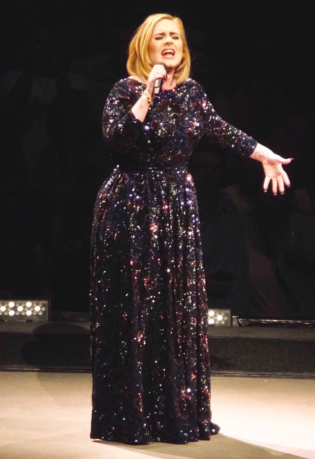 ADELE_LIVE_2016_-_HELLO_-_ST.PAUL_-_night_1_-_Copy.jpg