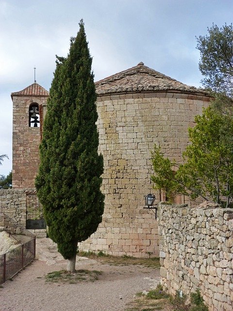 romanesque-church-1171924_640.jpg