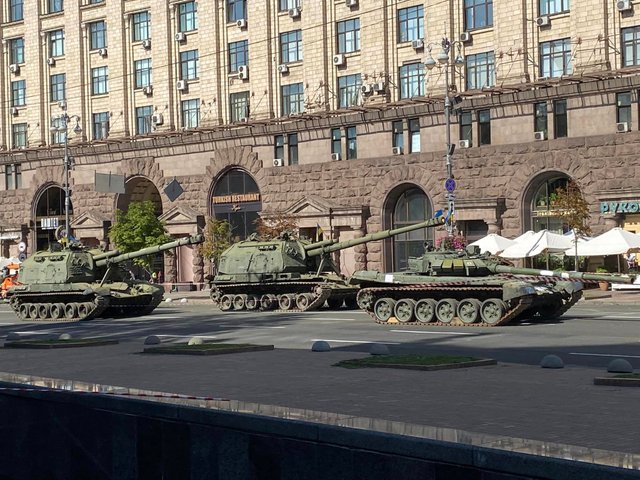 Знищена російська техніка 19 виставка на Хрещатику.jpg