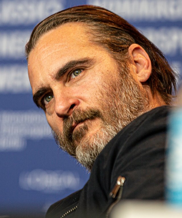 Joaquin_Phoenix-1325.jpg_(cropped).jpg