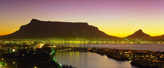 D205-hero-south-africa-cape-town-table-mountain-night-2000s837.jpg