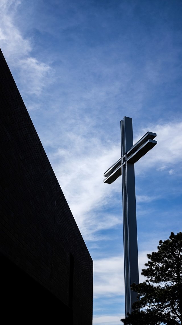 The cross on Canberra.jpg