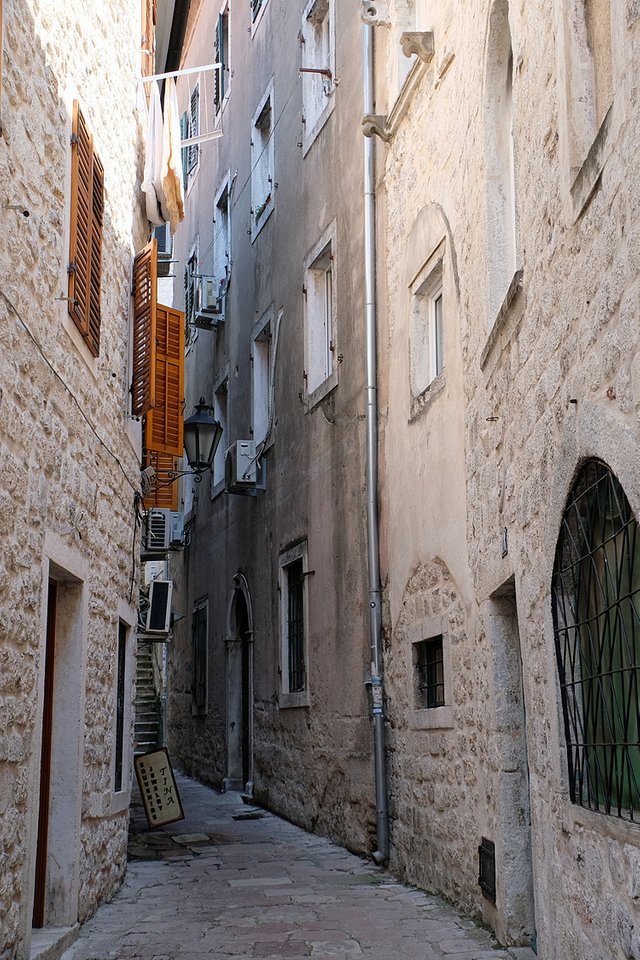 Kotor-narrow-DSCF2229-steemit.JPG