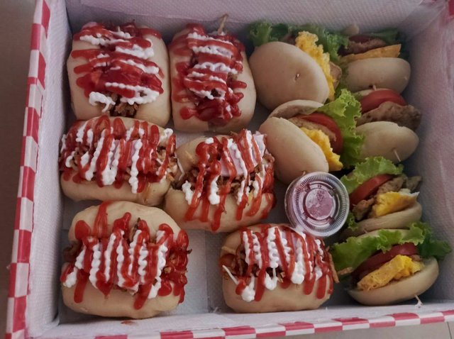 Mini perros y mini hamburguesas.jpg