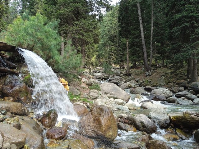 Mountain springs on the way to trekking.jpg