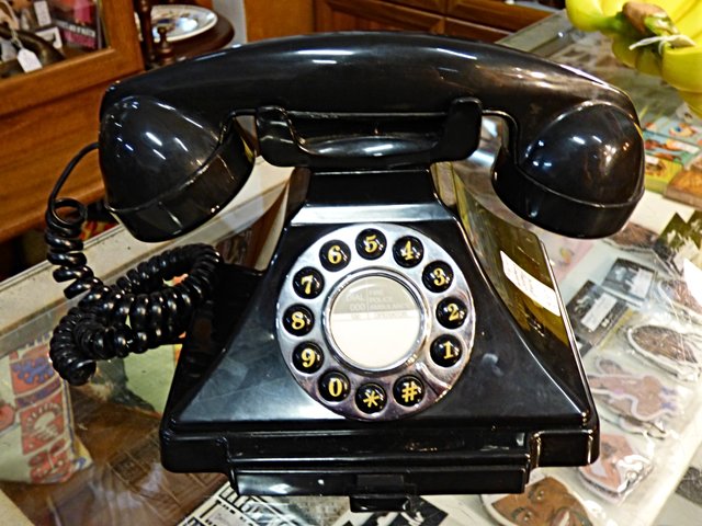 Old phone.jpg