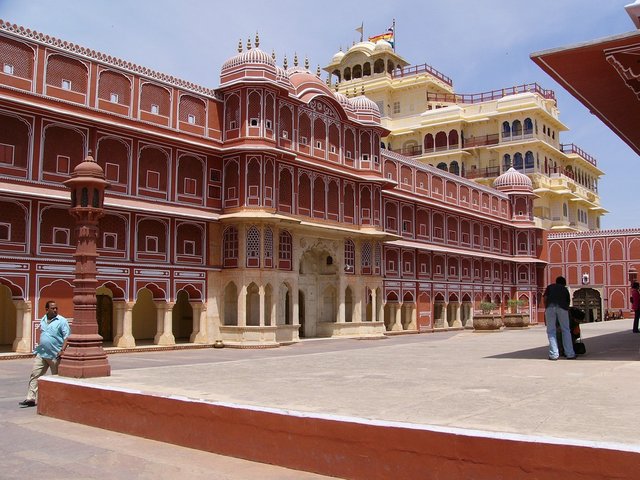 city-palace-jaipur_02-1024x768.jpg