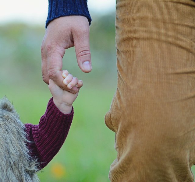 father-daughter-g6eeca0fa9_1920.jpg