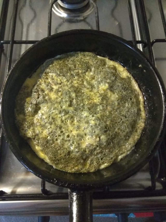 omelette cocinandose.jpg