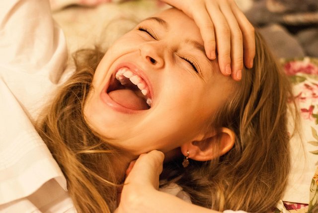 laughter-1369402_1280.jpg