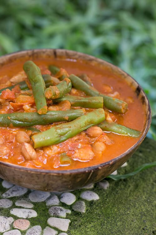 Veganes-Curry-Rezept-mit-Bohnen-und-Erdnüssen-2-pin.jpg