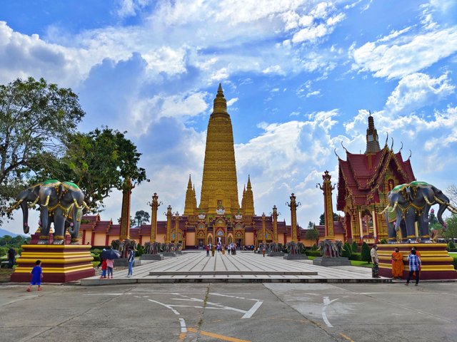 ✨ The Stunning 70-Meter-High Golden Pagoda 🛕 of Krabi🇹🇭