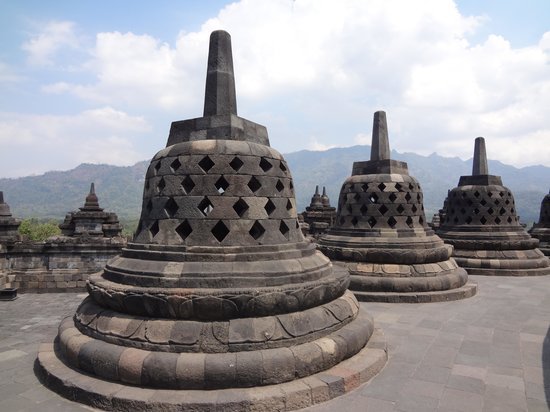 stupa-candi-borobudur.jpg