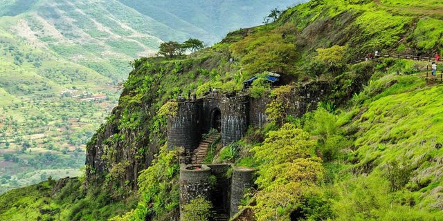 15-places-to-visit-near-pune-within-200-km-1603266538.jpg