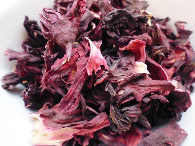 Dried-calyces-of-hibiscus.jpg