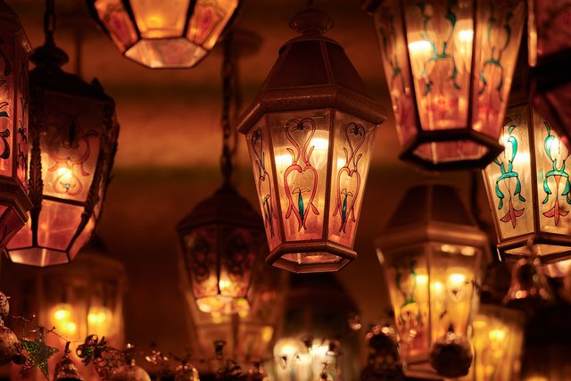 lantern-6894507_1920.jpg