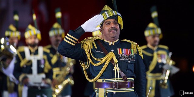 Pakistani_Army_band_commander-1.jpg