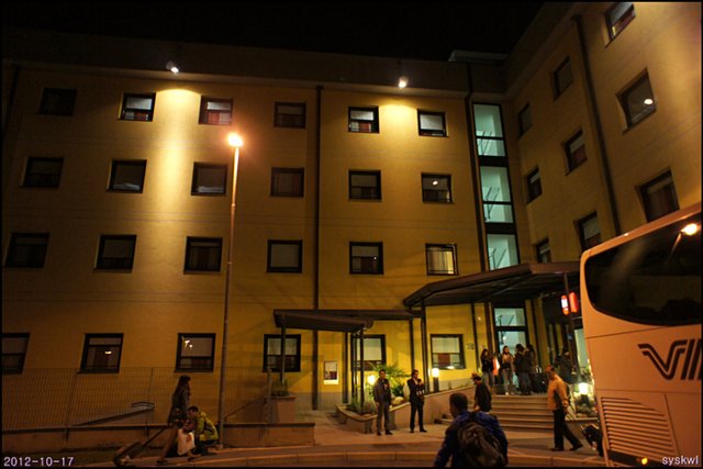 b-EU121017-052139.jpg