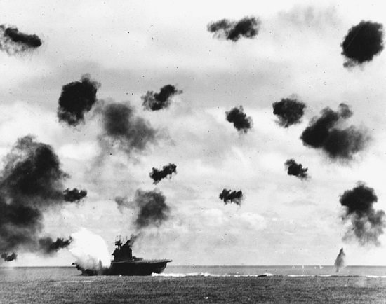 800px-USS_Yorktown_(CV-5)_is_hit_by_a_torpedo_on_4_June_1942_res.jpg