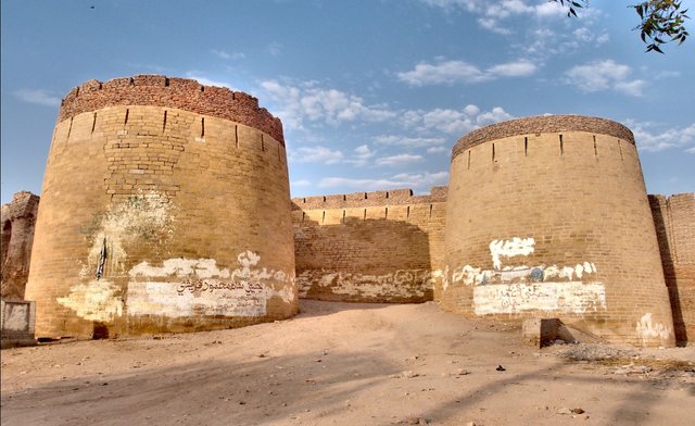 Rani Kot Fort Sindh Thousand yaers old.jpg