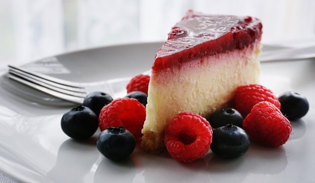 berries-blueberries-cake-1126359.jpg