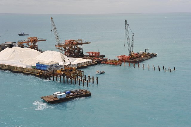 port-work-1677003_1280.jpg
