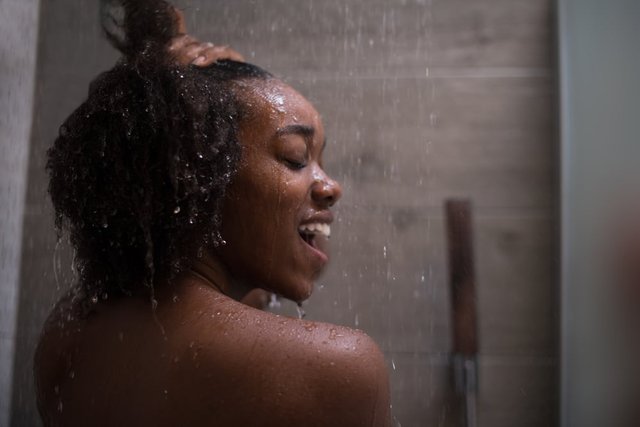 African-American-women-shampooing-hair.jpg