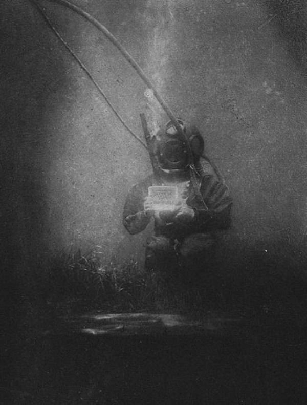 una de las primeras fotografias acuaticas 1893.jpg