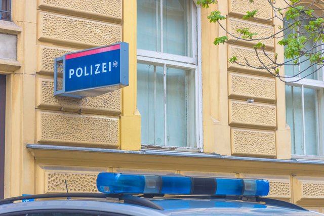 stock-photo-austrian-federal-police-car-lights.jpg