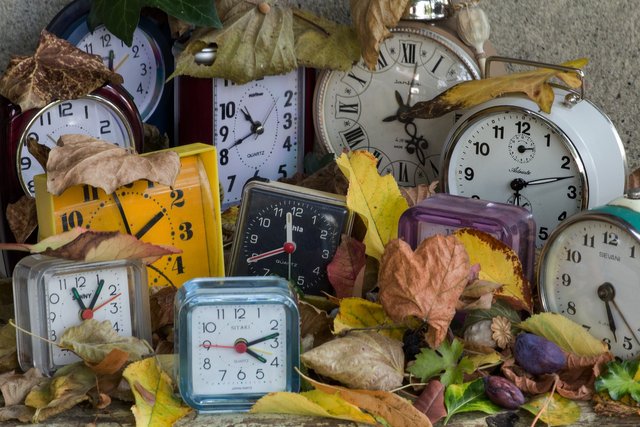 clocks-g8cf59ddef_1920.jpg