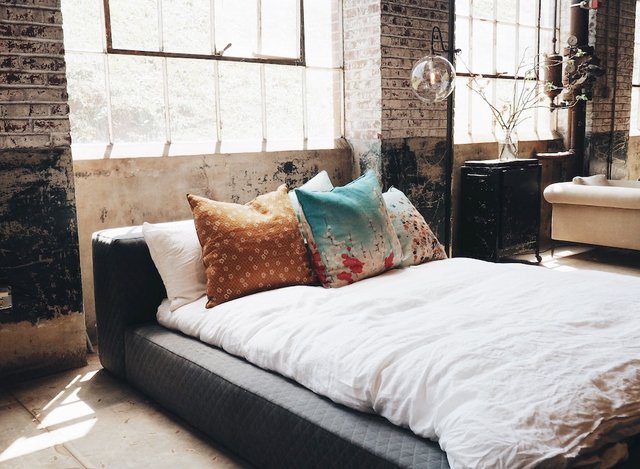 industrial-loft-bedroom-anna-sullivan.jpg