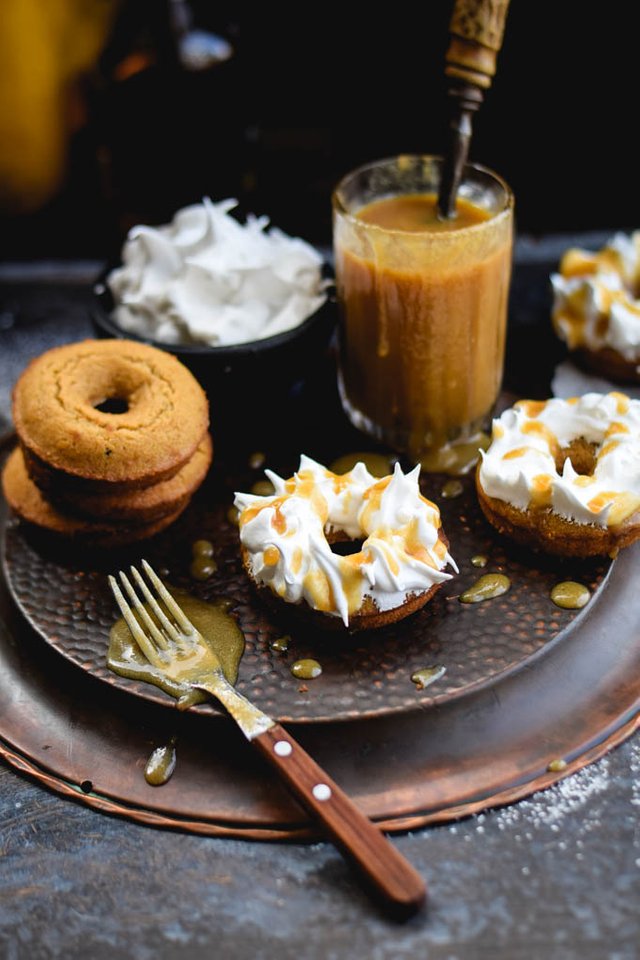 Meringue Frosted Butterbeer Baked Doughnuts (3).jpg