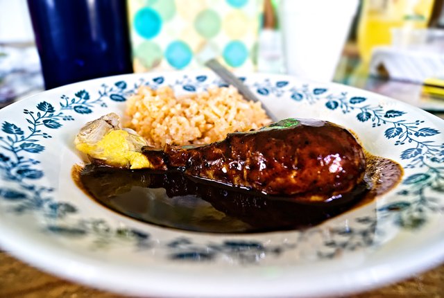 Pollo con mole 1.jpg