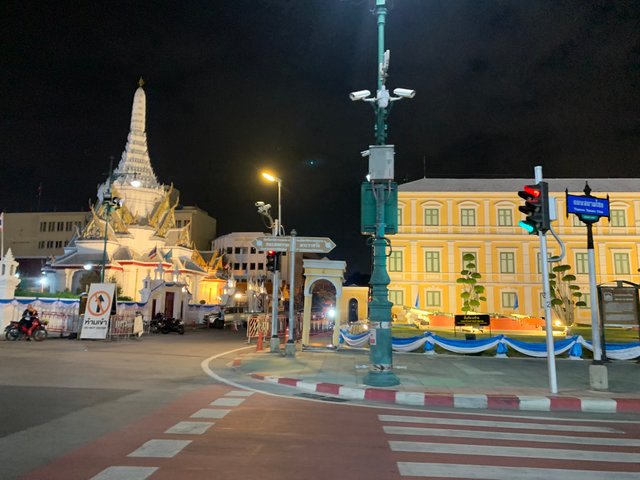 Bangkok City Pillar Shrine2.jpg
